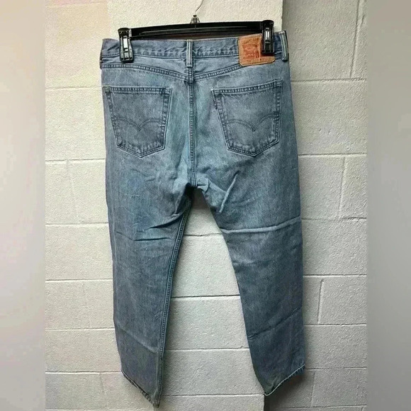 Levi light wash denim - Picture 3 of 4